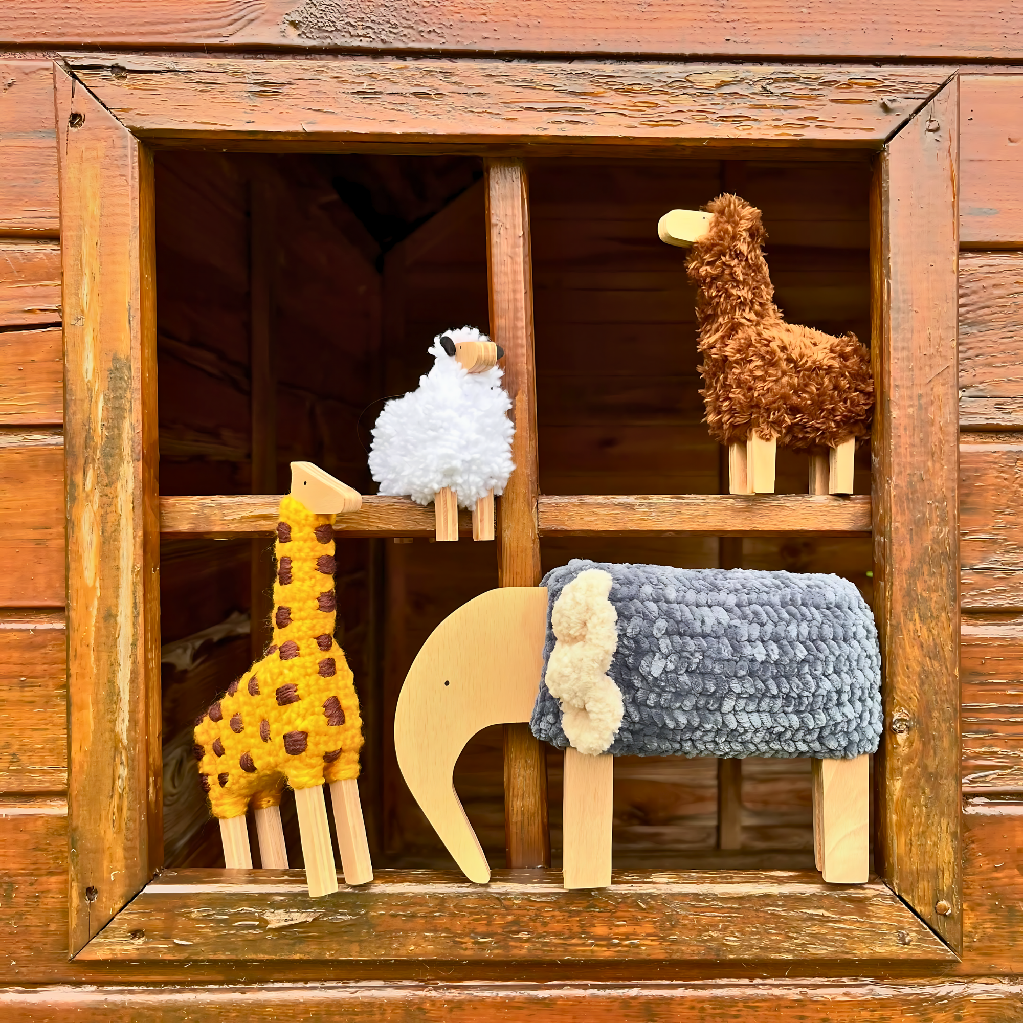 wooden giraffe babies set of 3 color customization.png